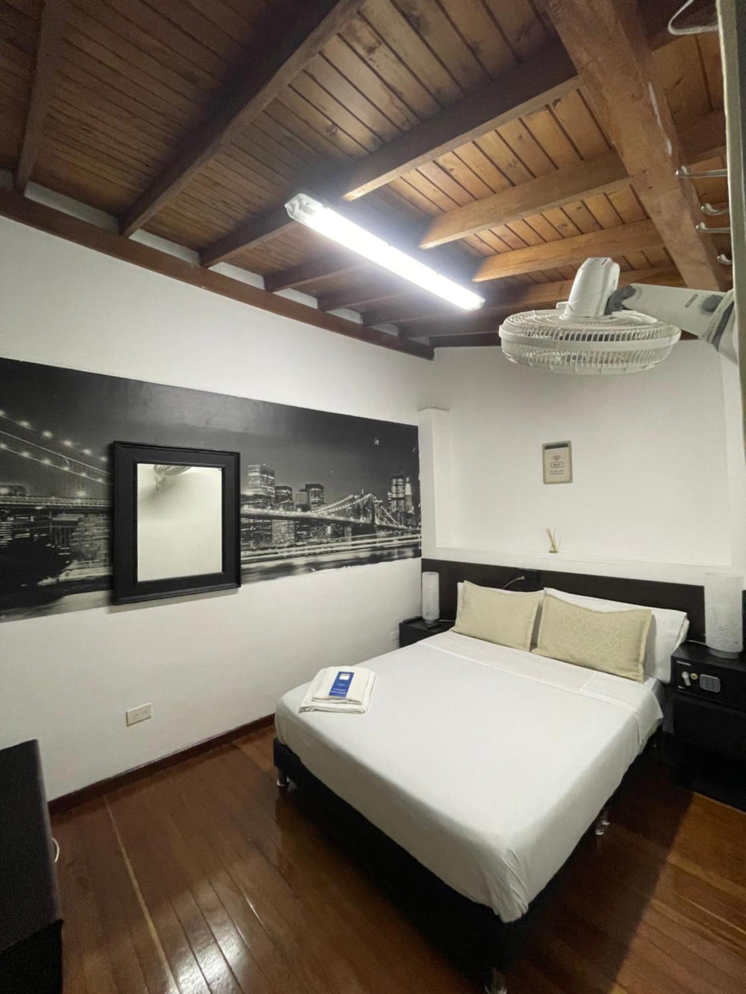 Hostal Lleras Calle 8 Medellín Exterior foto